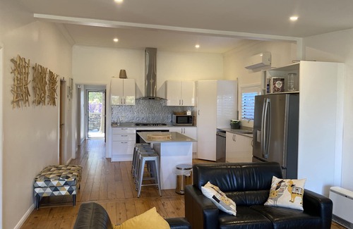 Helensburgh House | Cawley's Cottage BnB Helensburgh Amazing facilities . Close to beaches ,cafes.