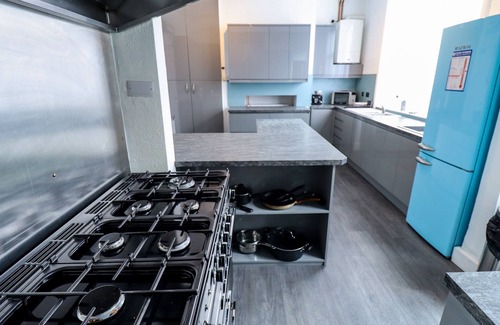 Skegness House | CAXTON HOUSE, pet friendly, character holiday cottage in Skegness