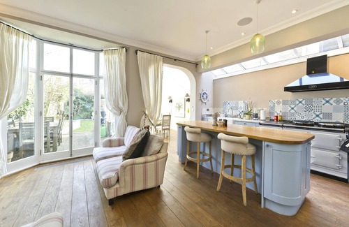 Shaftesbury House | Cayenne Canopy, by Veeve