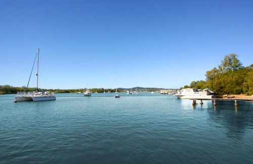 Noosaville Hotel | Cayman Quays