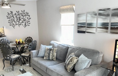 Seven Mile Beach Condo | Cayman Reef Resort 33 - Anchors Away