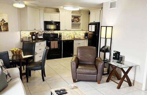 Seven Mile Beach Condo | Cayman Reef Resort 1 - Beach Haven