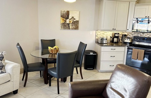 Seven Mile Beach Condo | Cayman Reef Resort 1 - Beach Haven