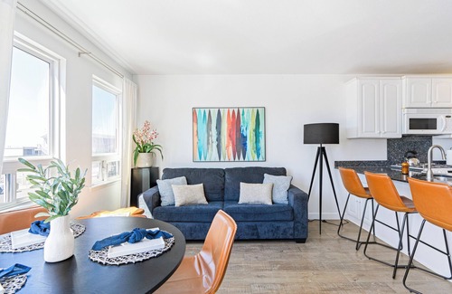 Cayucos House | Cayucos 2BR Bungalow Steps to Beach w/Shared Firepit Lounge & Outdoor Bar
