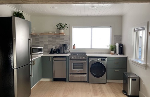 Cayucos Apartment | Cayucos Cottage Studio ll Modern Peak-A-Boo Ocean Views