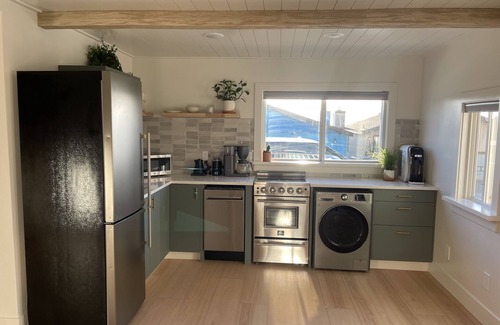Cayucos Apartment | Cayucos Cottage Studio ll Modern Peak-A-Boo Ocean Views