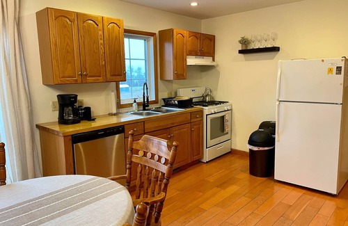 Geneva House | Cayuga Cottage [Bella Vista Cottages]