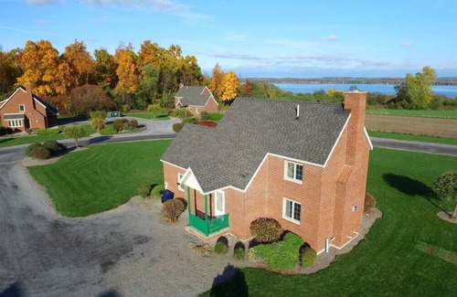 Geneva House | Cayuga Cottage [Bella Vista Cottages]