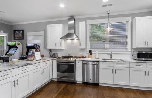 Rosewood House | CB90 Clubhouse: USC, Ft Jackson, Downtown Columbia