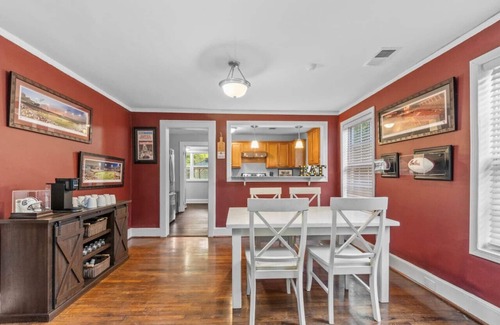 Rosewood House | CB90 Cottage: USC, Fort Jackson, Downtown Columbia