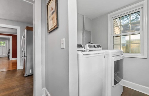 Rosewood House | CB90 Cottage: USC, Fort Jackson, Downtown Columbia