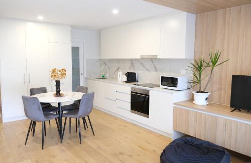 Braddon Apartment | CBD Japanese Retreat 2BR 1P Brekky Wifi Netflix