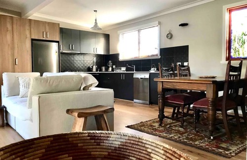 Dubbo Cottage | CBD luxury - near cafes, parks & art. Free bikes