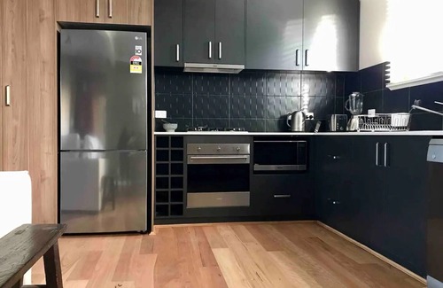 Dubbo Cottage | CBD luxury - near cafes, parks & art. Free bikes