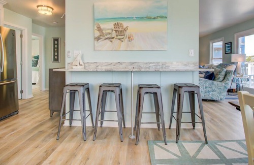 North Carolina Coast House | CD1103: Anchored Inn: Canal view, Dog Friendly, Boat Slip