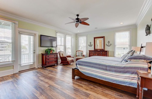 North Carolina Coast House | CD319: Graceful Lee: Canal Front, Boat Dock, Private Pool