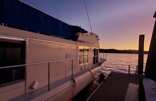 Coeur d'Alene Boat Rental | CDA houseboat- unlike any other lakefront getaway!