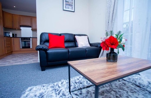 Moulton Apartment | Cedar Apartment 2