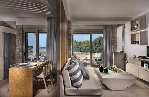 Gialos Villa | Cedar Bay Beachside Villas