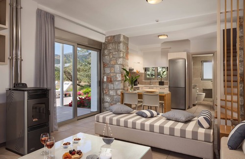 Gialos Villa | Cedar Bay Beachside Villas