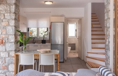 Gialos Villa | Cedar Bay Beachside Villas