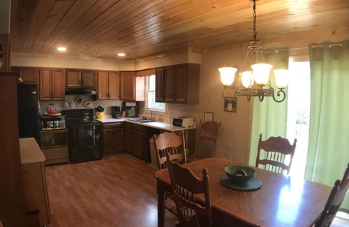 Luray Cabin | Cedar Breeze~Cozy Cabin Getaway~Hot Tub, River Access, Fishing, Hiking,& Mt View