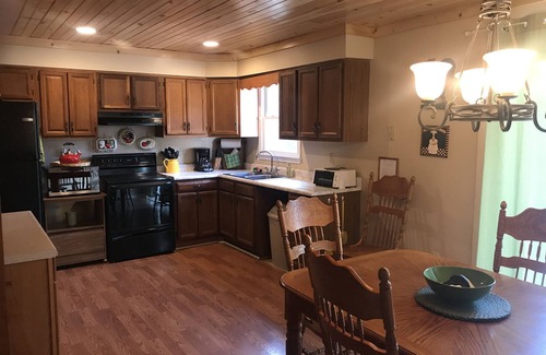 Luray Cabin | Cedar Breeze~Cozy Cabin Getaway~Hot Tub, River Access, Fishing, Hiking,& Mt View