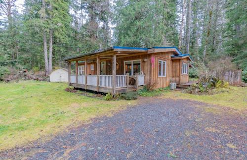 Ashford House | Cedar Cabin at Rainier Entrance-Hot Tub and Cinema