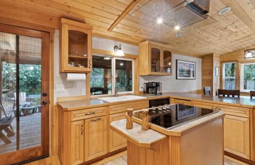 Ashford House | Cedar Cabin at Rainier Entrance-Hot Tub and Cinema