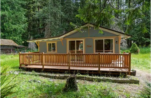 Ashford House | Cedar Cabin @ Rainier-Hot tub-AC-WiFi