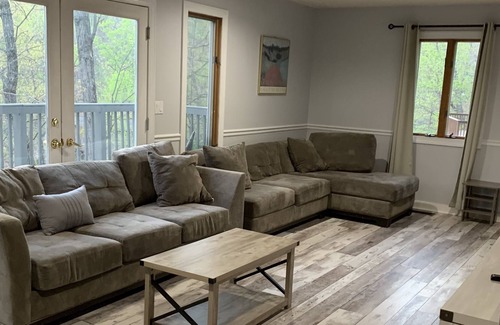 Massanutten House | Cedar Chalet backing to GW Forest with Hot Tub & Game Room/ Massanutten Resort