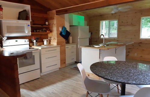 Adolphustown Cottage | Cedar Cottage Dream - Newly Renovated and Sleeps 5