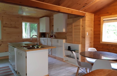 Adolphustown Cottage | Cedar Cottage Dream - Newly Renovated and Sleeps 5