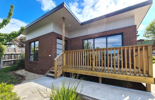 Blackmans Bay House | Cedar Cottages Blackmans Bay