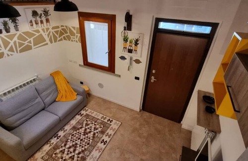 Oltrestazione Apartment | Cedar Court - Urban design and cozy quite apartment