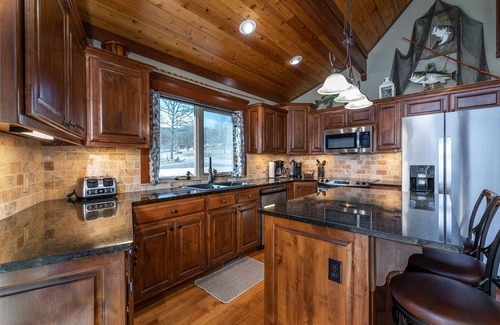 Branson House | Cedar Cove -Private Lake Front + Hot Tub -5 min to Branson Strip -Dogs ok w/fee!