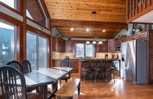 Branson House | Cedar Cove -Private Lake Front + Hot Tub -5 min to Branson Strip -Dogs ok w/fee!