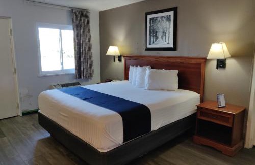 Sandusky Hotel | Cedar Cove