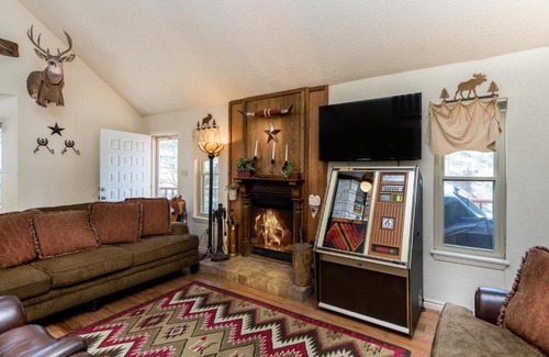 Ruidoso House | Cedar Creek Retreat, 4 Bedrooms, Sleeps 10, WiFi, Hot Tub, Gas Grill