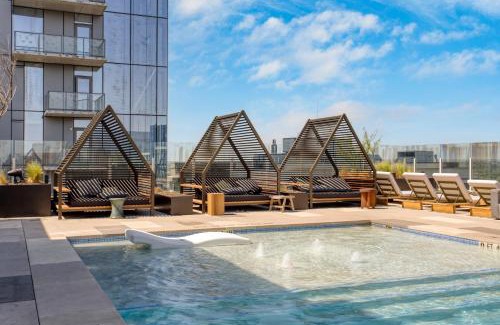 Rainey Street Historic District House | Cedar Door by AvantStay Brand New Condo Room in Austin w Amazing Amenities