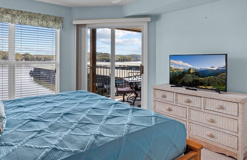 Camdenton Condo | Cedar Glen 133-2C - Walk-in Unit with Great View on the Quiet Side!