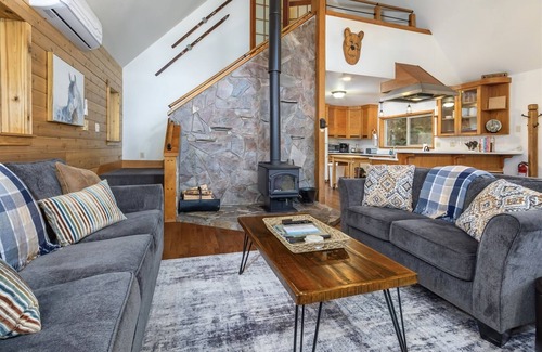 Packwood Cabin | Cedar Grove Lodge | BBQ | 3 Bed, 2 Bath