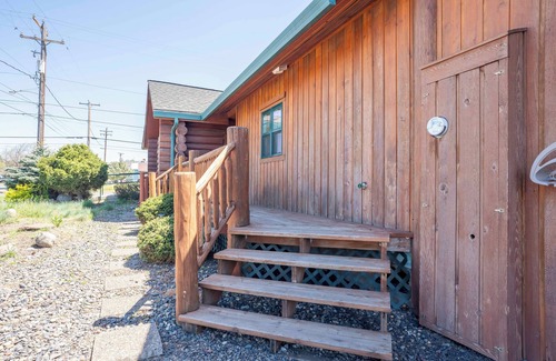 Enterprise House | Cedar Haven Cottage - Pet Friendly! Private BBQ, Deck & Yard