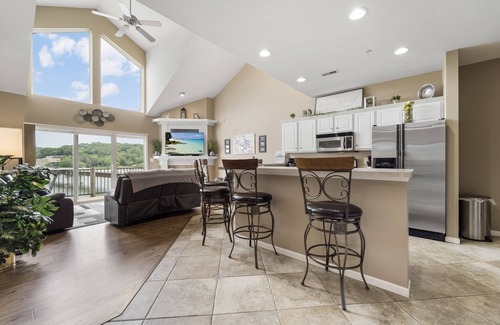 Camdenton Condo | Cedar Heights - Spacious 5 Bdrm Lakeview Condo