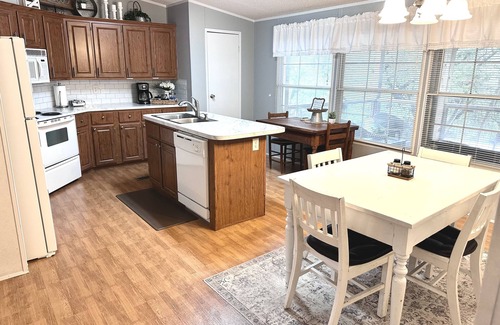 Wimberley Cottage | Cedar Hill Cottage-Peaceful Get Away in the Hill Country w/Hot Tub on 3.5 acres