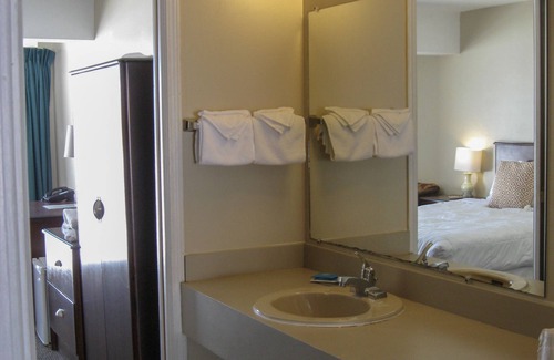St Ignace Hotel | Cedar Hill Lodge