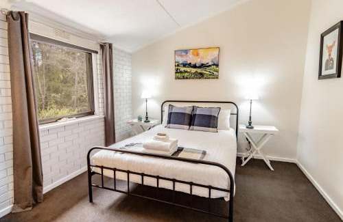 Bright House | Cedar Holiday Units - Apartment 4
