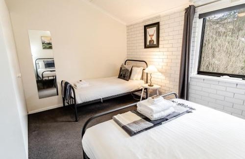 Bright House | Cedar Holiday Units - Apartment 4