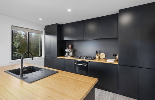 Martinborough House | Cedar House - Martinborough Holiday Home