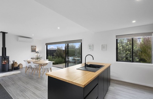 Martinborough House | Cedar House - Martinborough Holiday Home